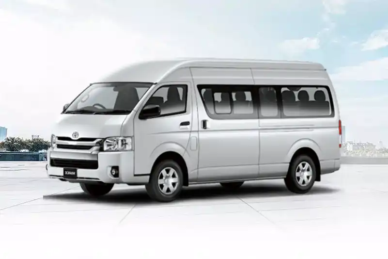 Toyota HiAceberwisata bali